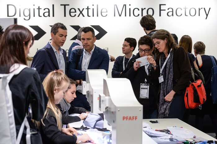 数码纺织微型工厂。©Messe Frankfurt Exhibition GmbH/ Pietro Sutera