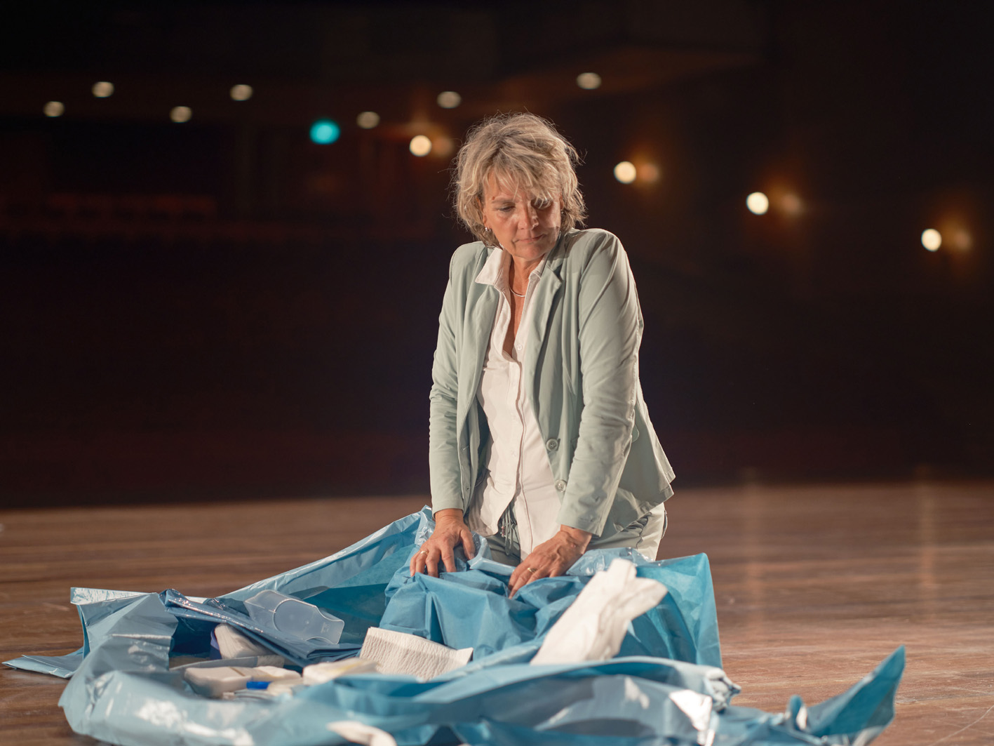 Maria Koijck working on the latest installation. © Mölnlycke