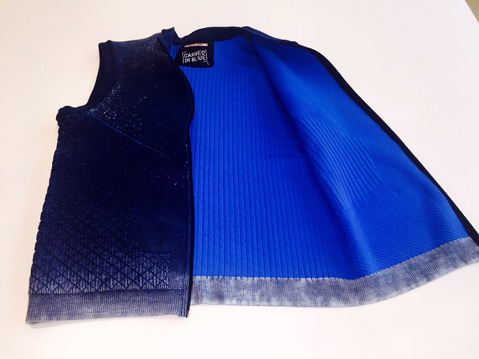 一种创新的双面牛仔布绗缝织物，由圣东尼双针织圆针织机生产。©Santoni