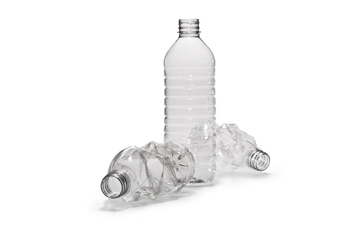 通过品牌Repreve, Unifi已经将100多亿个塑料瓶转化为可回收纤维。©Unifi
